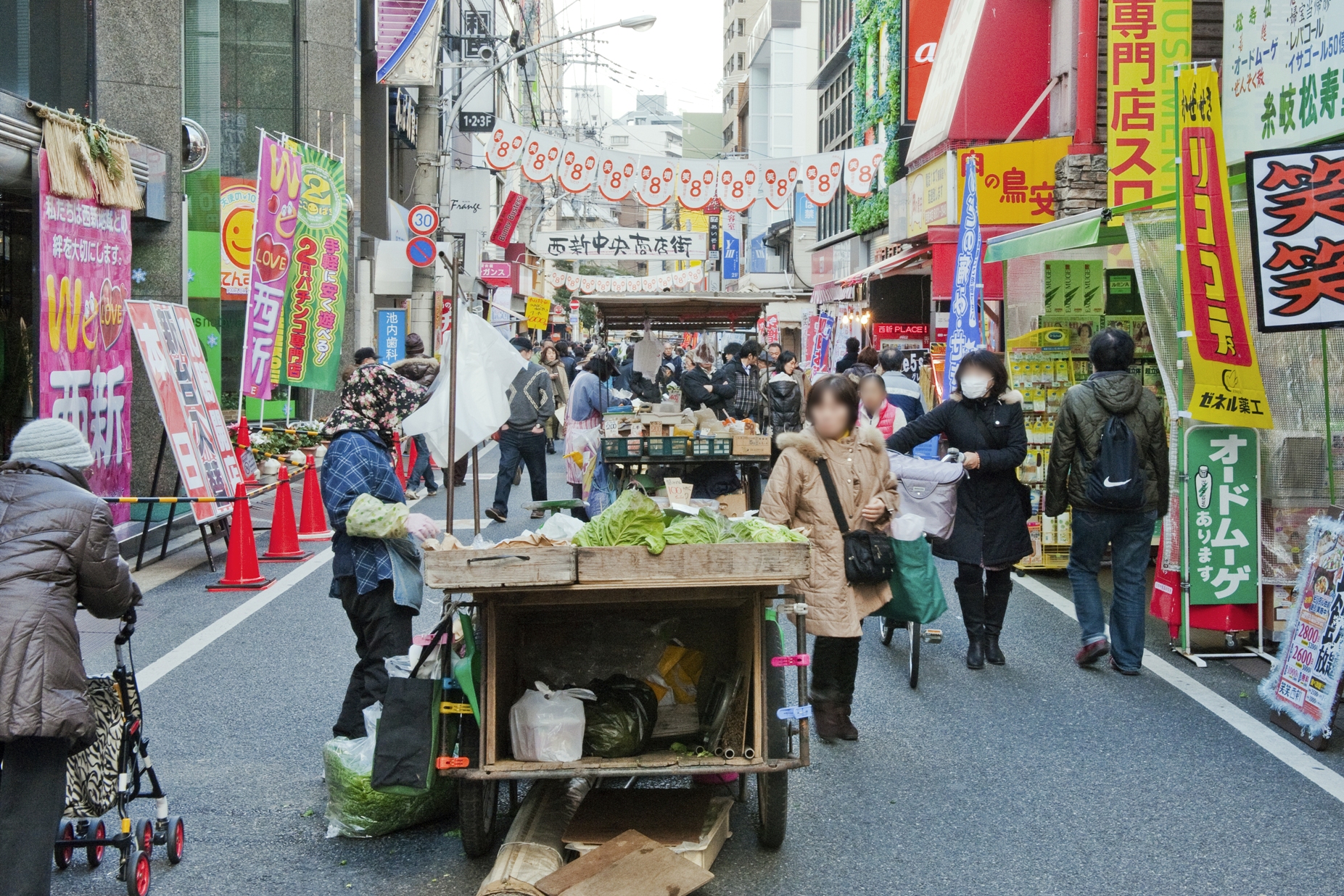 福岡市・西新商店街の風景
